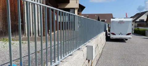 Staketengeländer Xpress feuerverzinkt an einer Terrasse