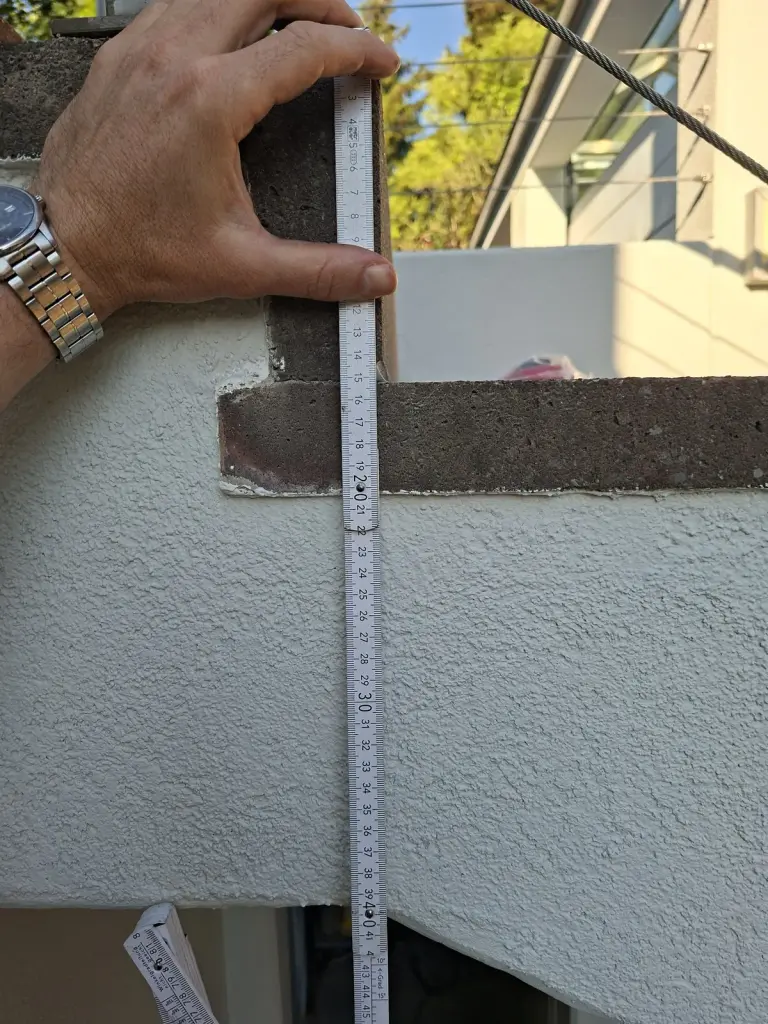 Höhe 300 mm ab Stufenvorderkante anzeichnen