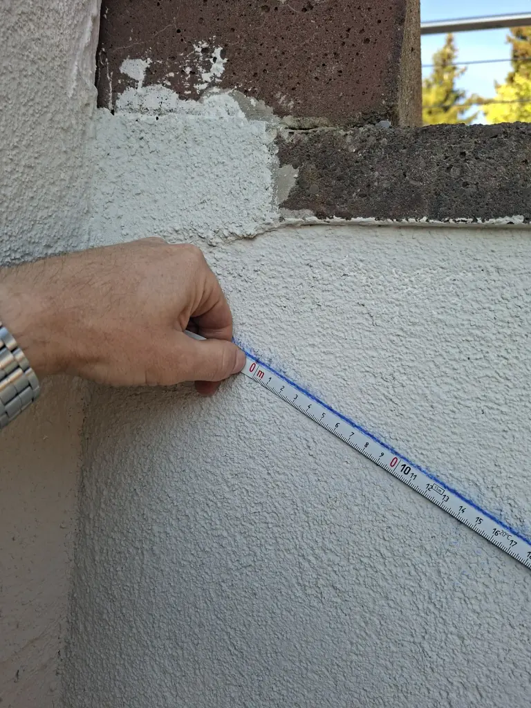 Schnur schlagen, Linie parallel zur Treppe