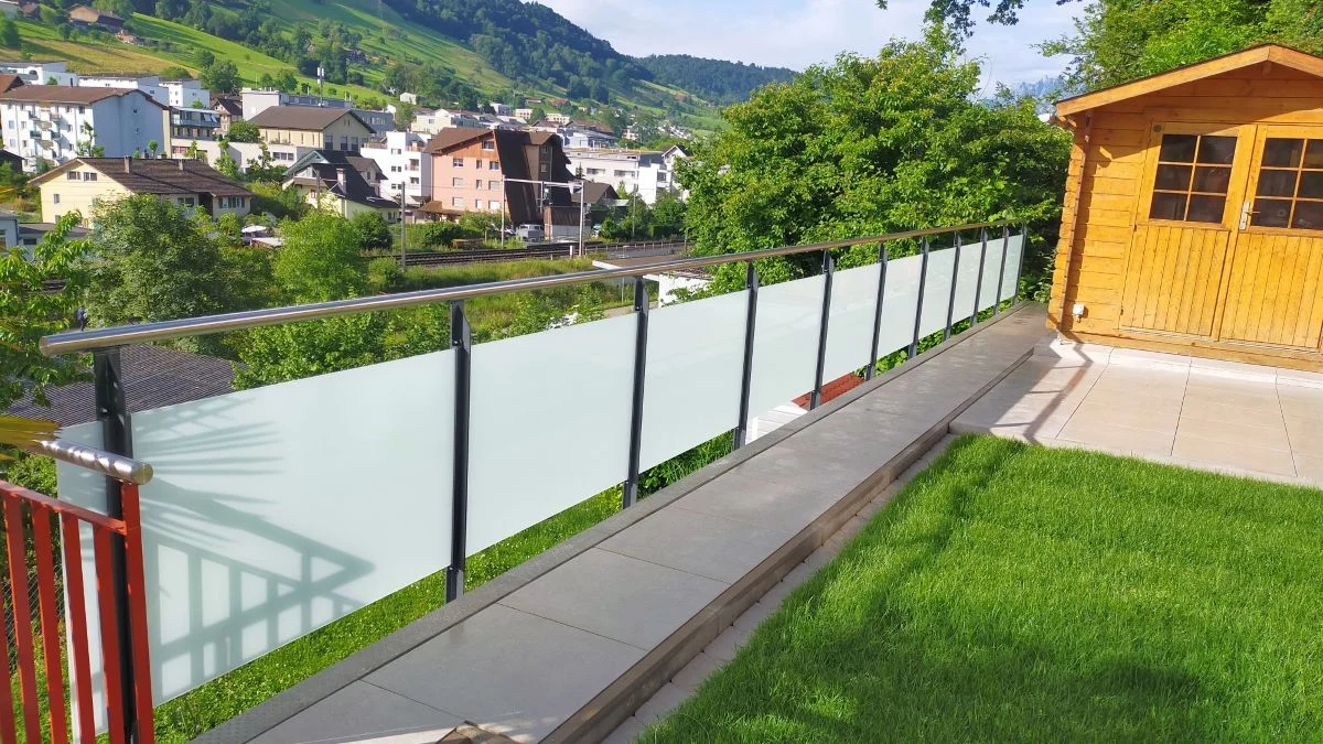 Glasgeländer Classic mit Mattglas