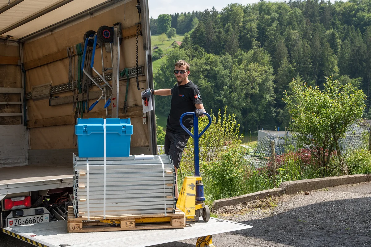 Lieferung per Spedition von metallbauXpress.ch